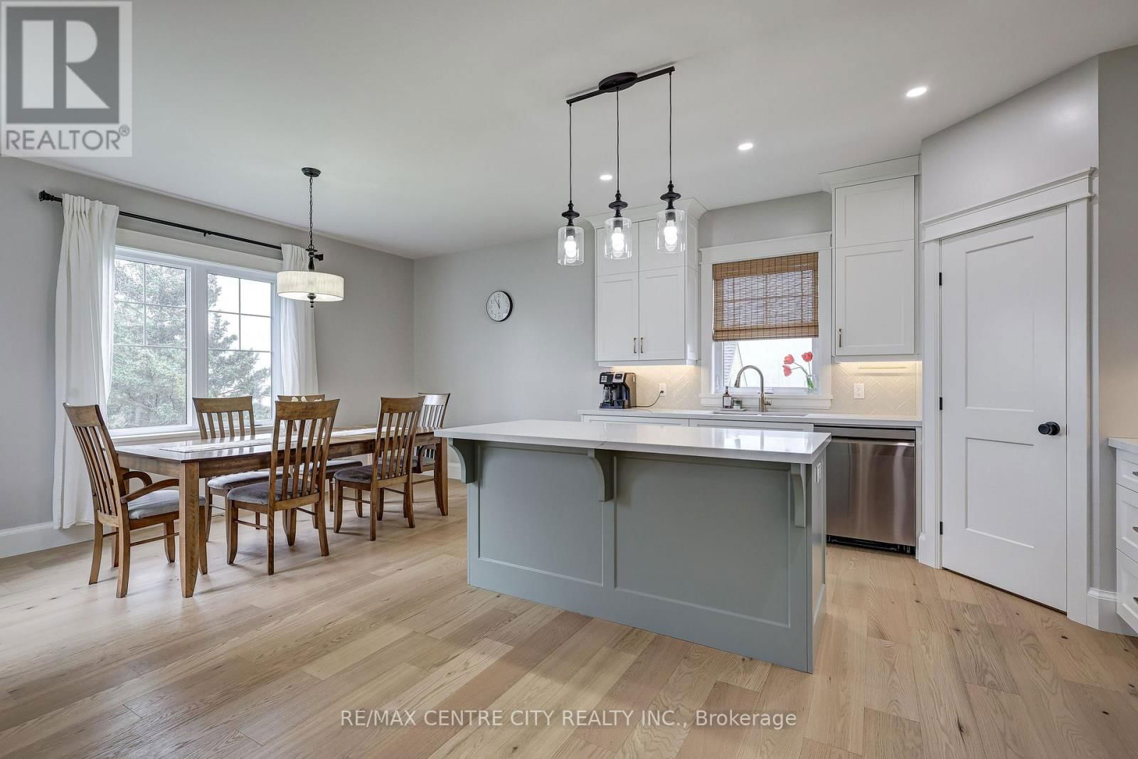 8 OAK STREET Image 9