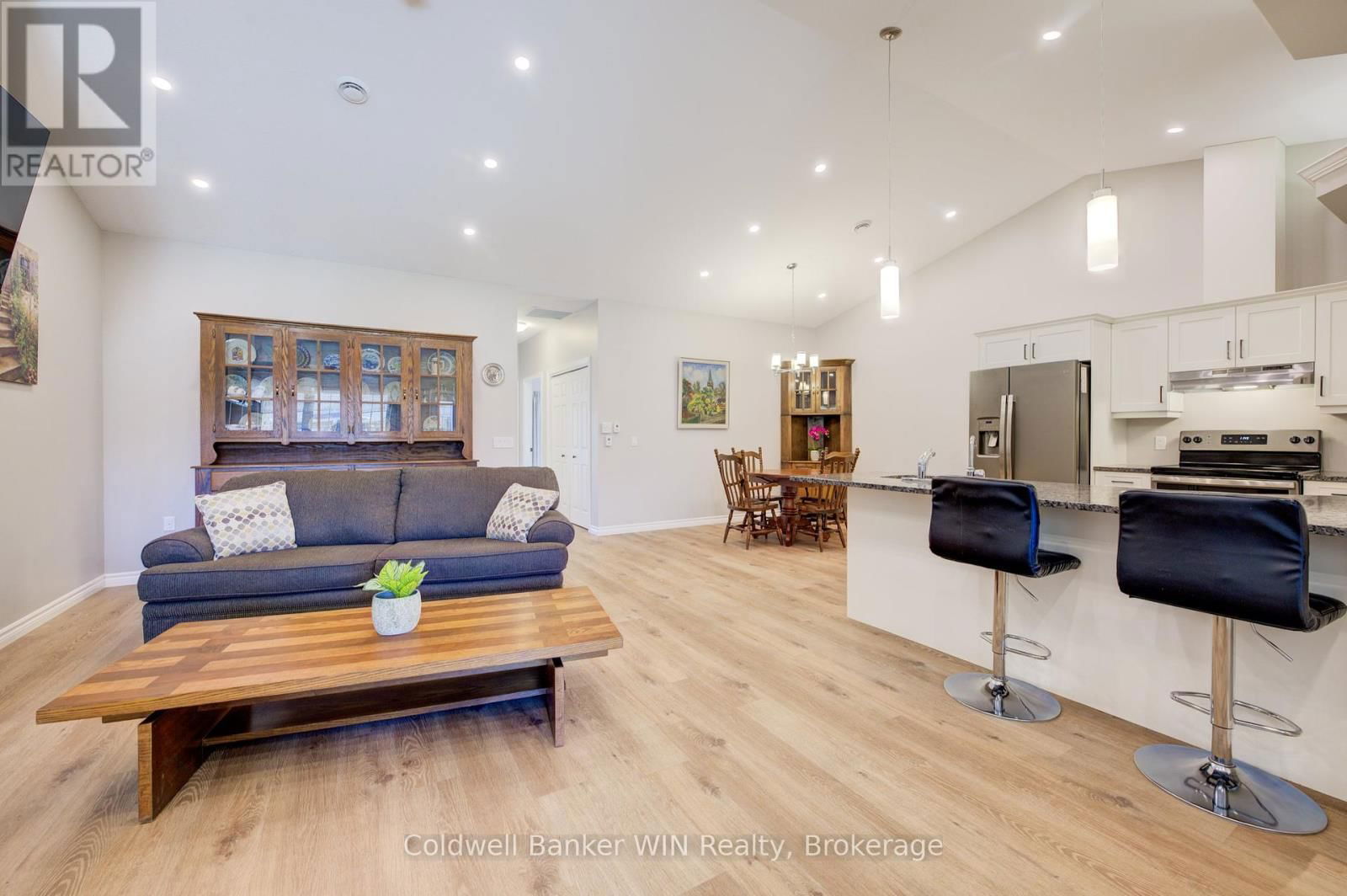103 BROOMERS CRESCENT Image 11
