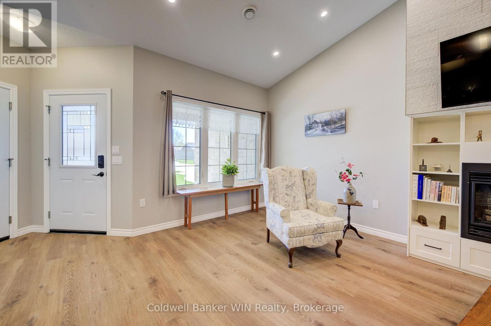 103 BROOMERS CRESCENT Image 6