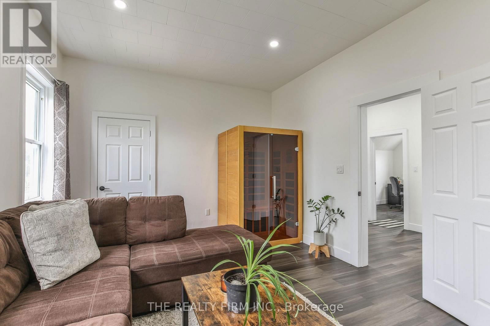 12 WELDON AVENUE Image 10