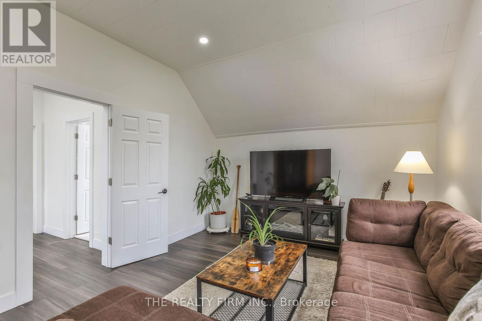 12 WELDON AVENUE Image 11