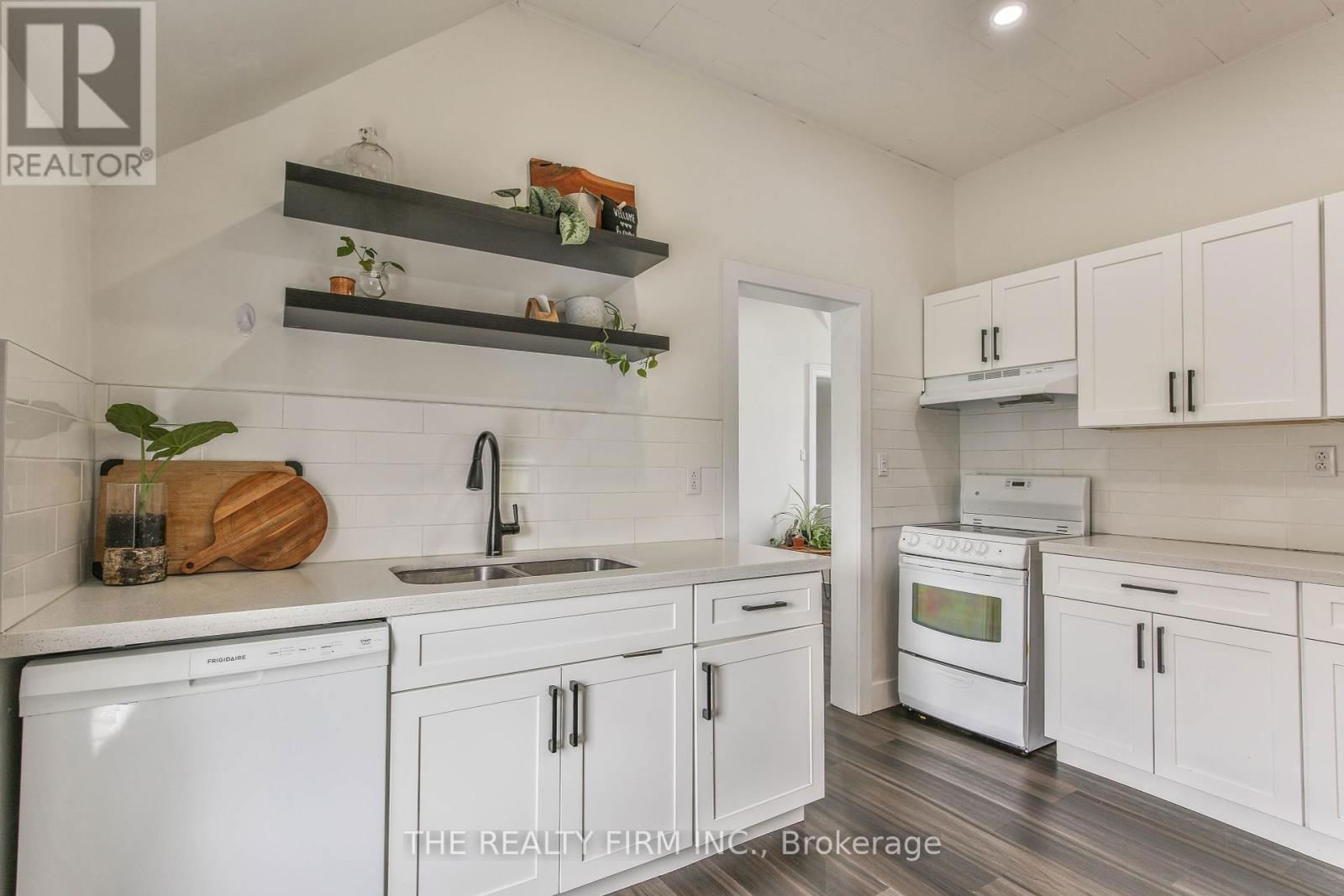 12 WELDON AVENUE Image 13