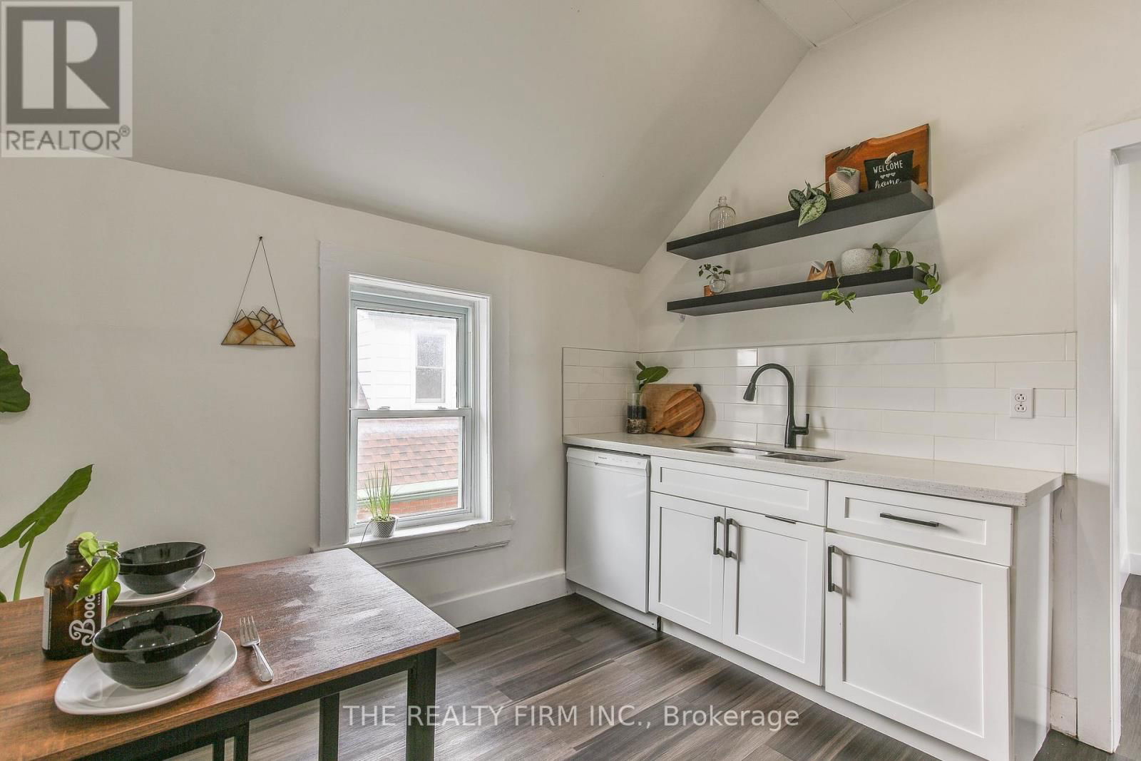 12 WELDON AVENUE Image 15