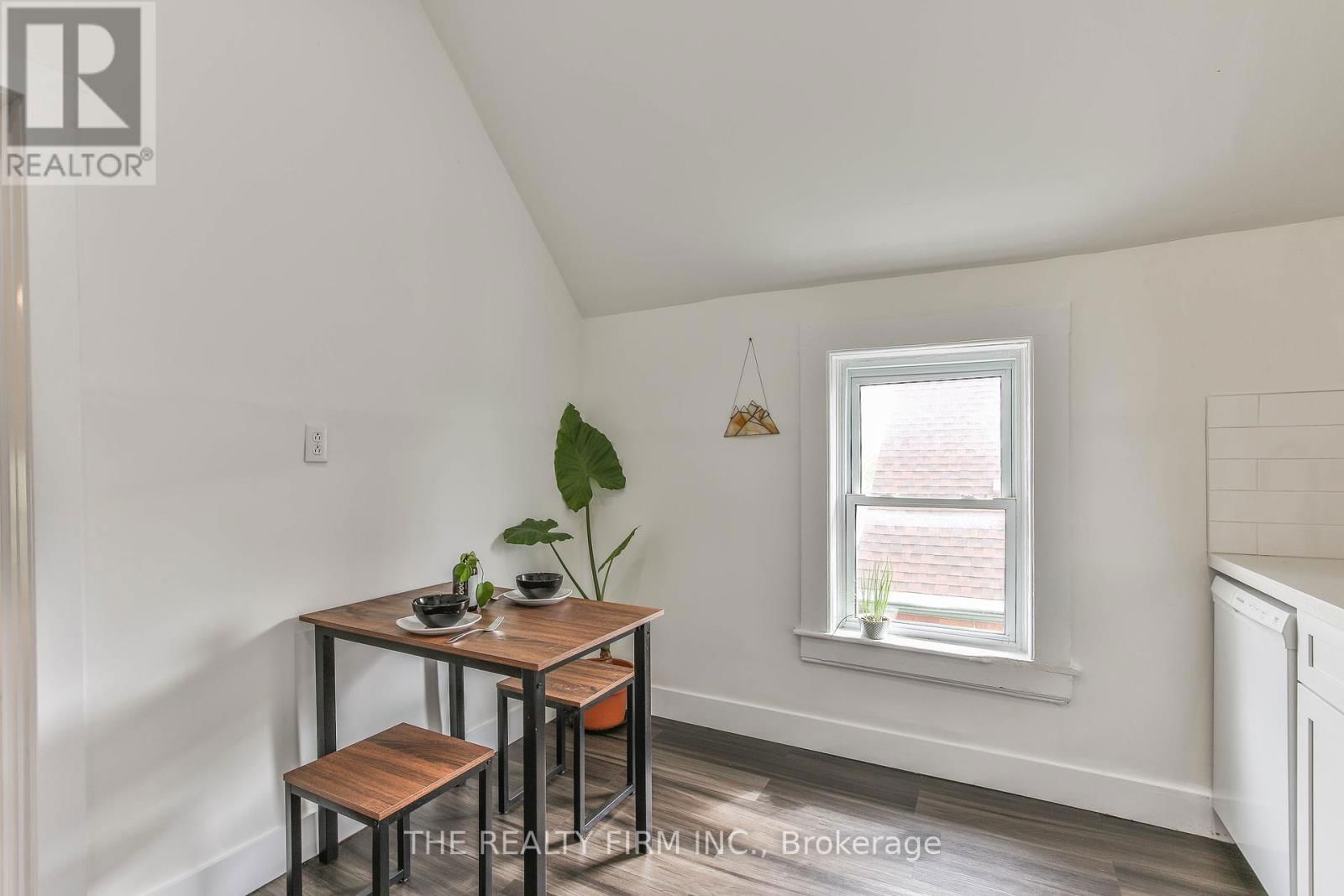 12 WELDON AVENUE Image 16