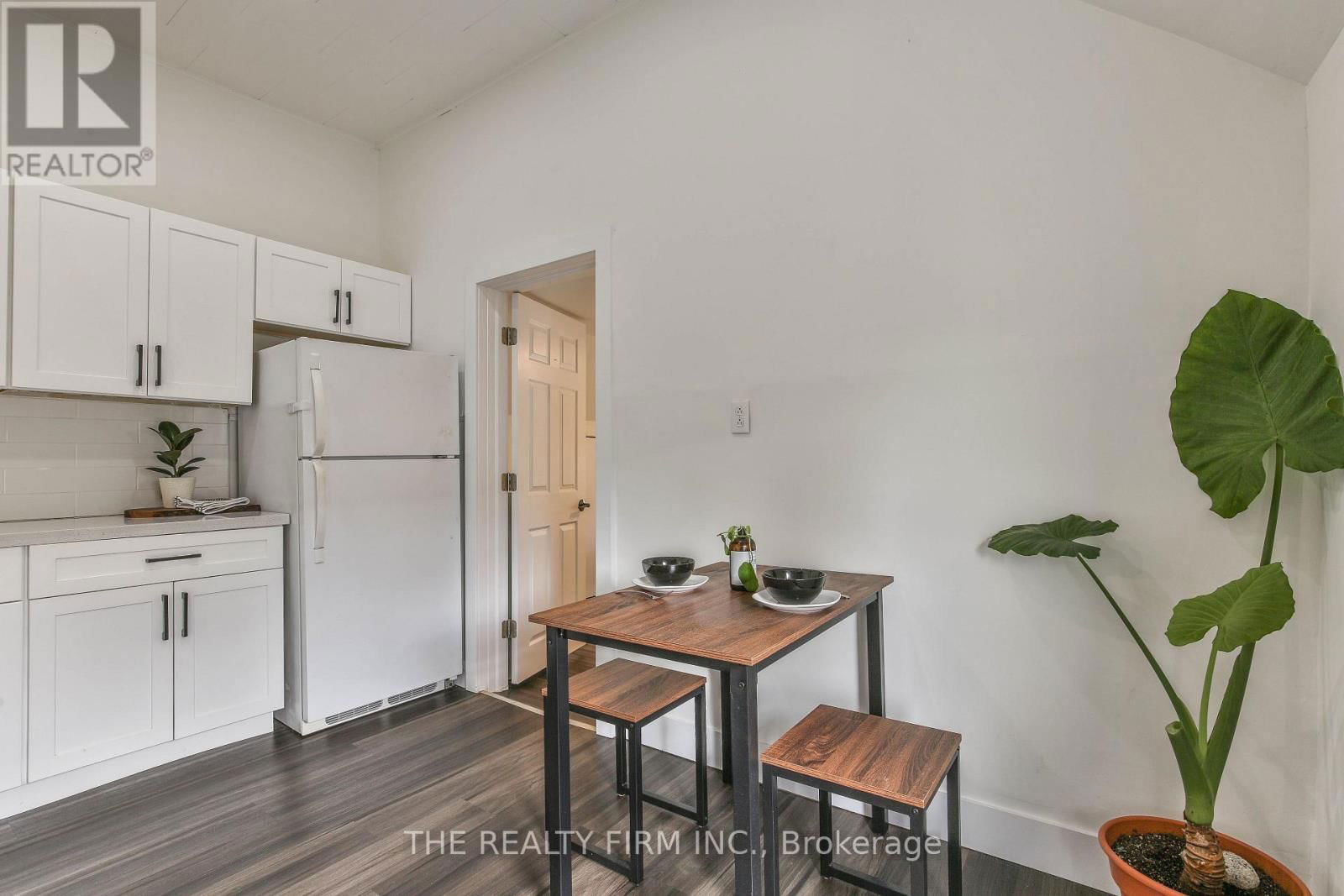 12 WELDON AVENUE Image 17