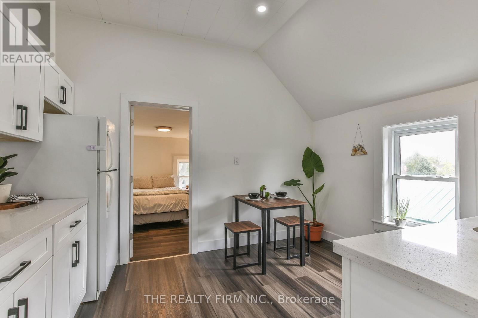 12 WELDON AVENUE Image 18