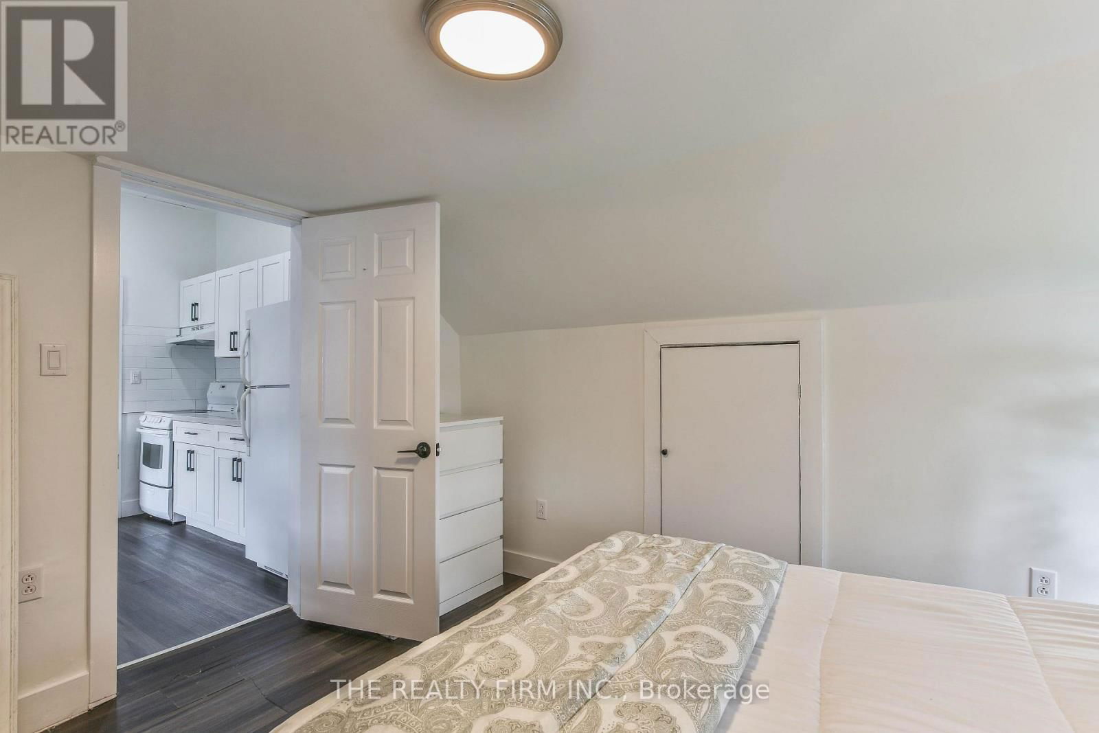 12 WELDON AVENUE Image 19