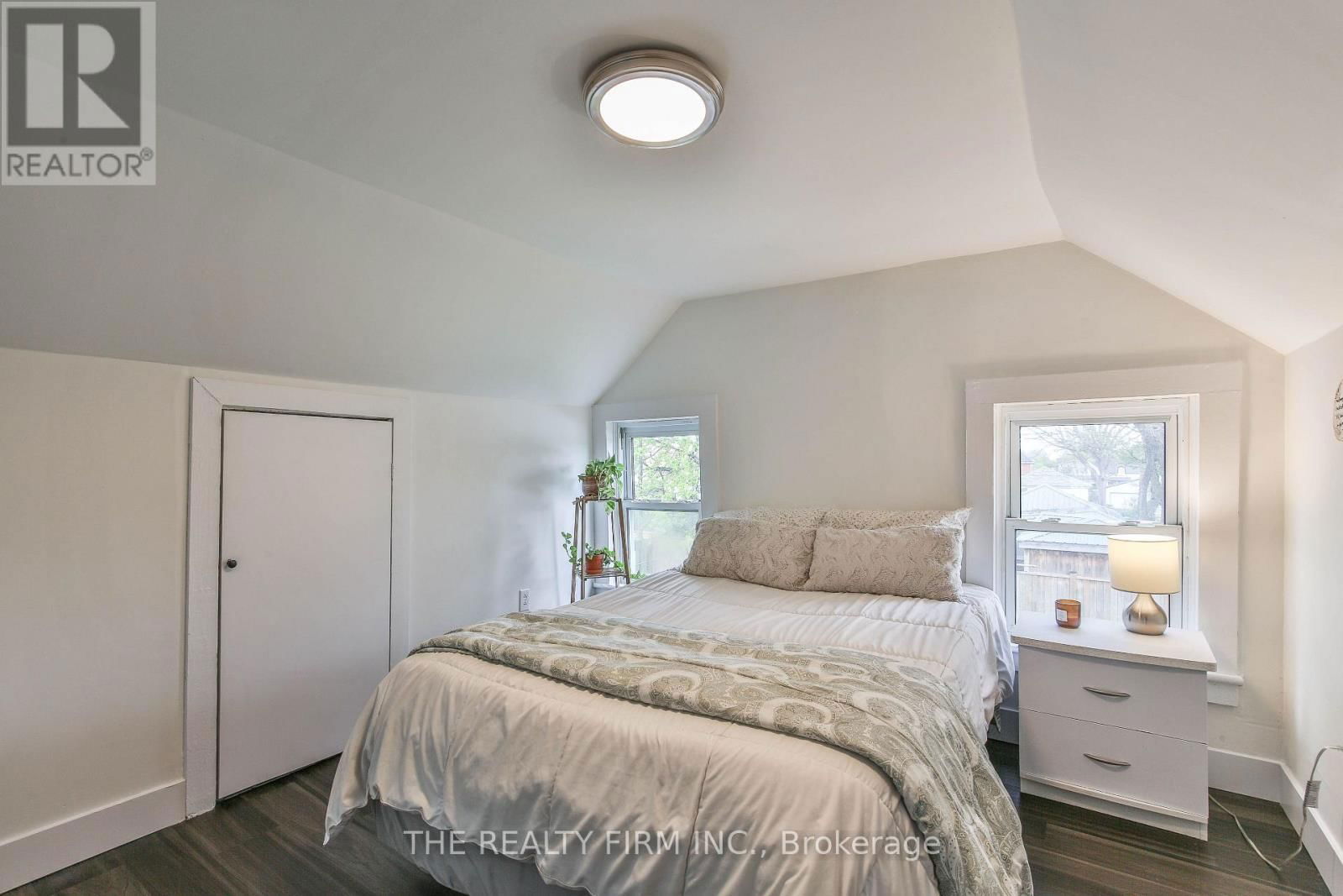12 WELDON AVENUE Image 20