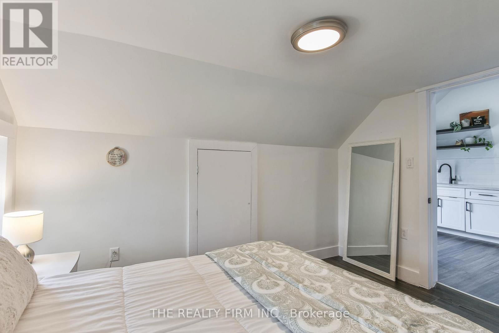 12 WELDON AVENUE Image 21