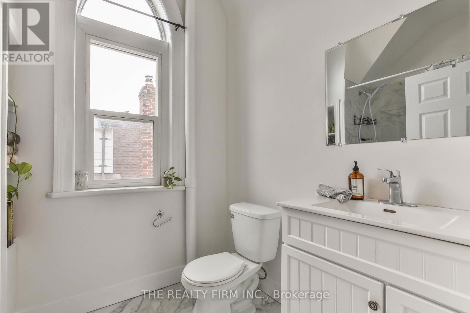 12 WELDON AVENUE Image 23