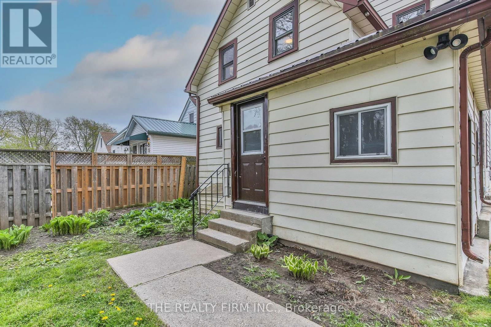 12 WELDON AVENUE Image 26