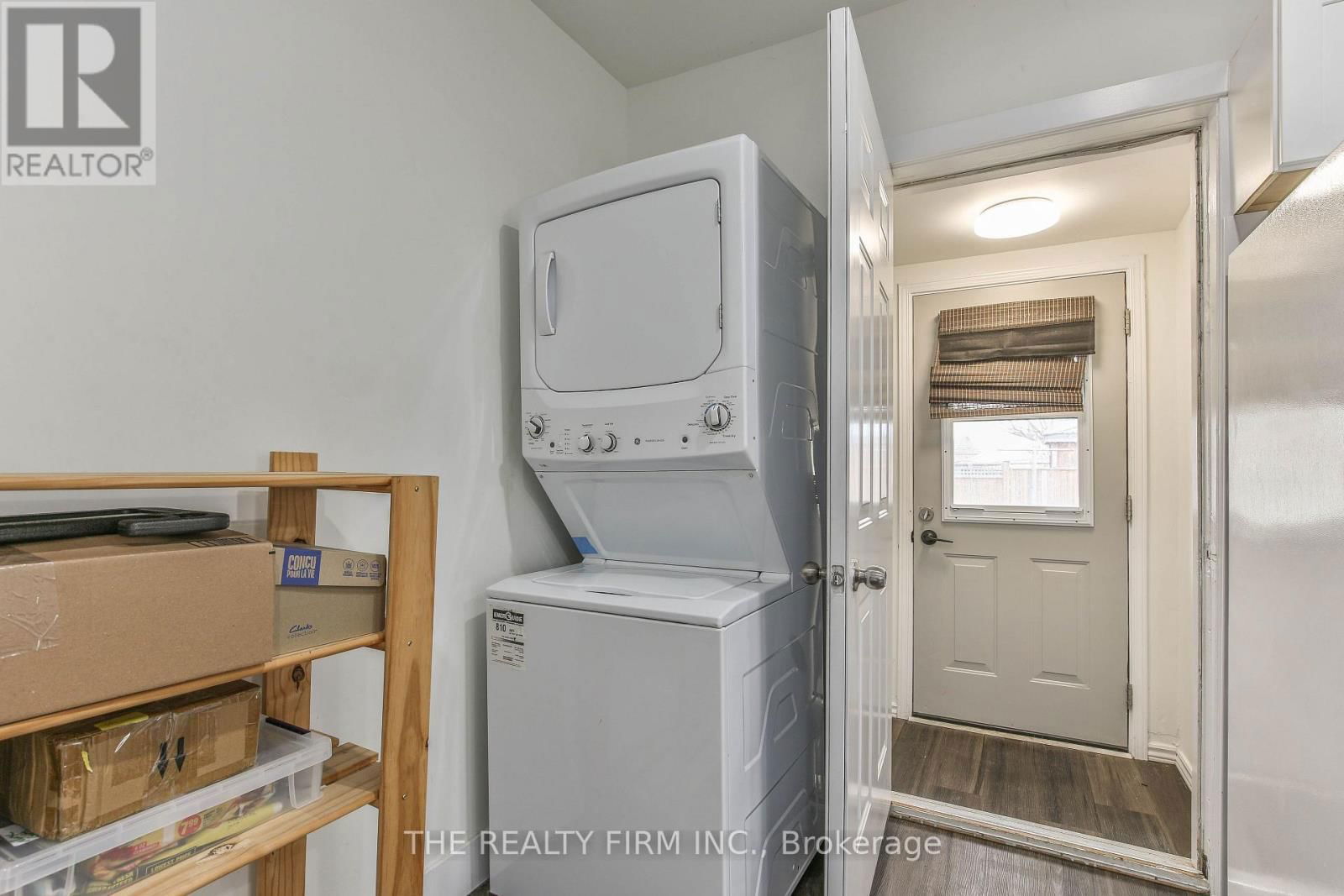 12 WELDON AVENUE Image 27