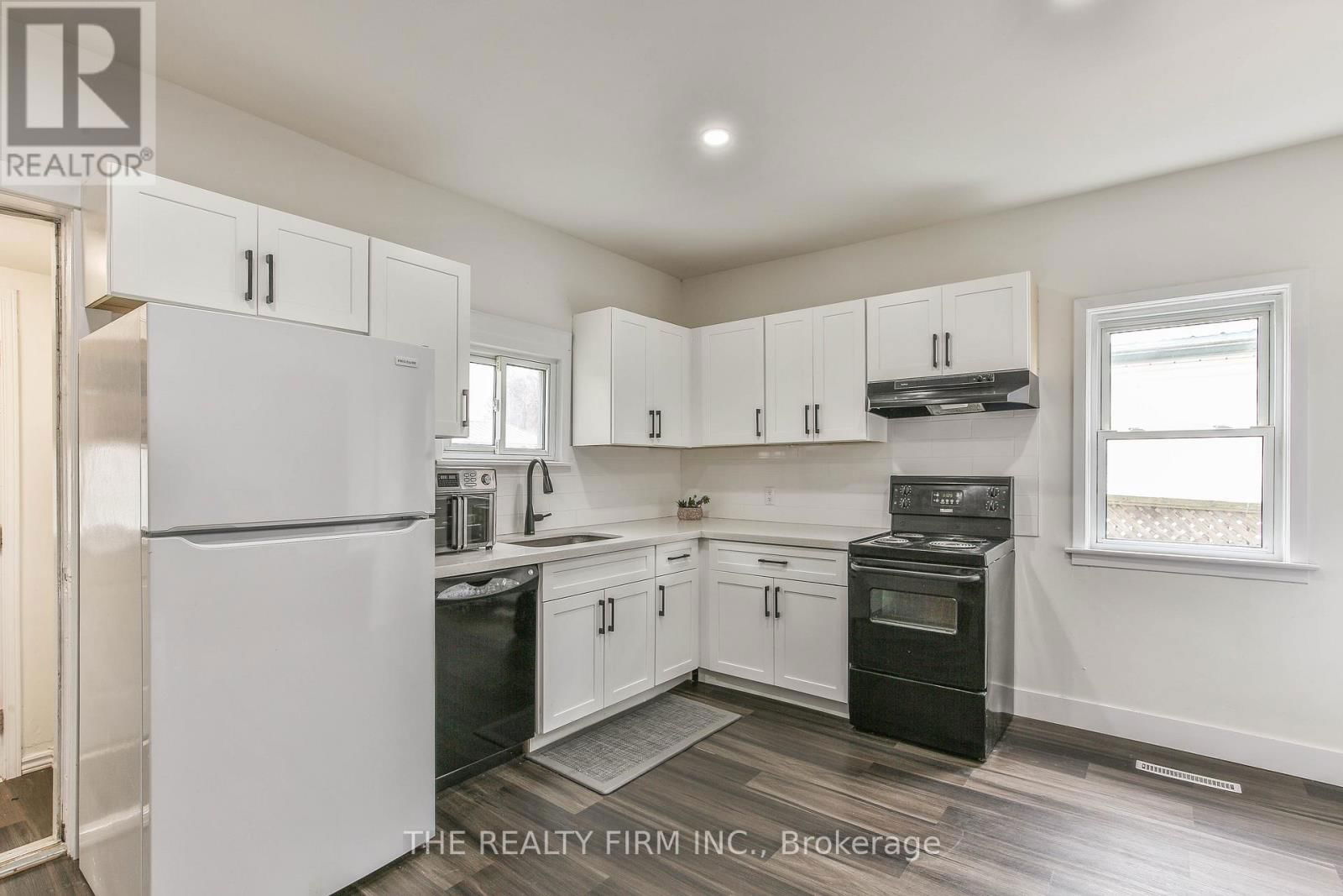 12 WELDON AVENUE Image 29