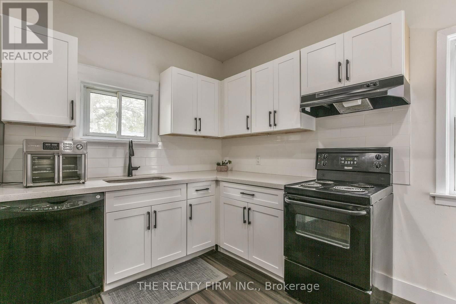 12 WELDON AVENUE Image 31