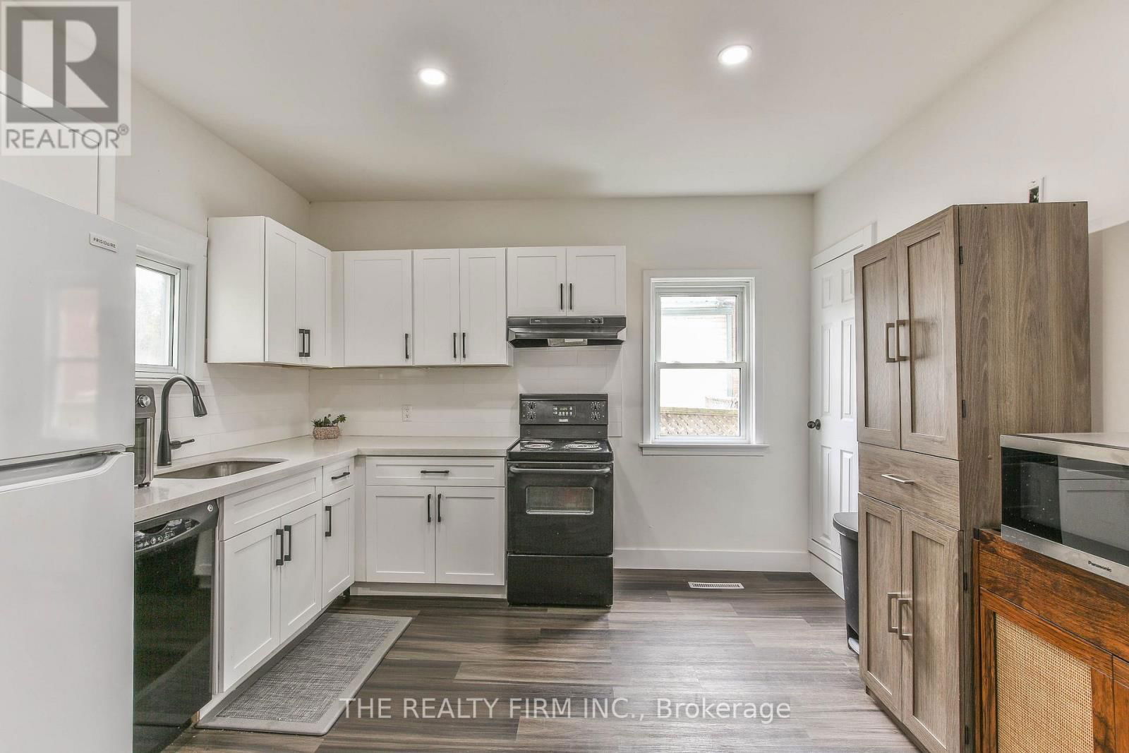 12 WELDON AVENUE Image 32