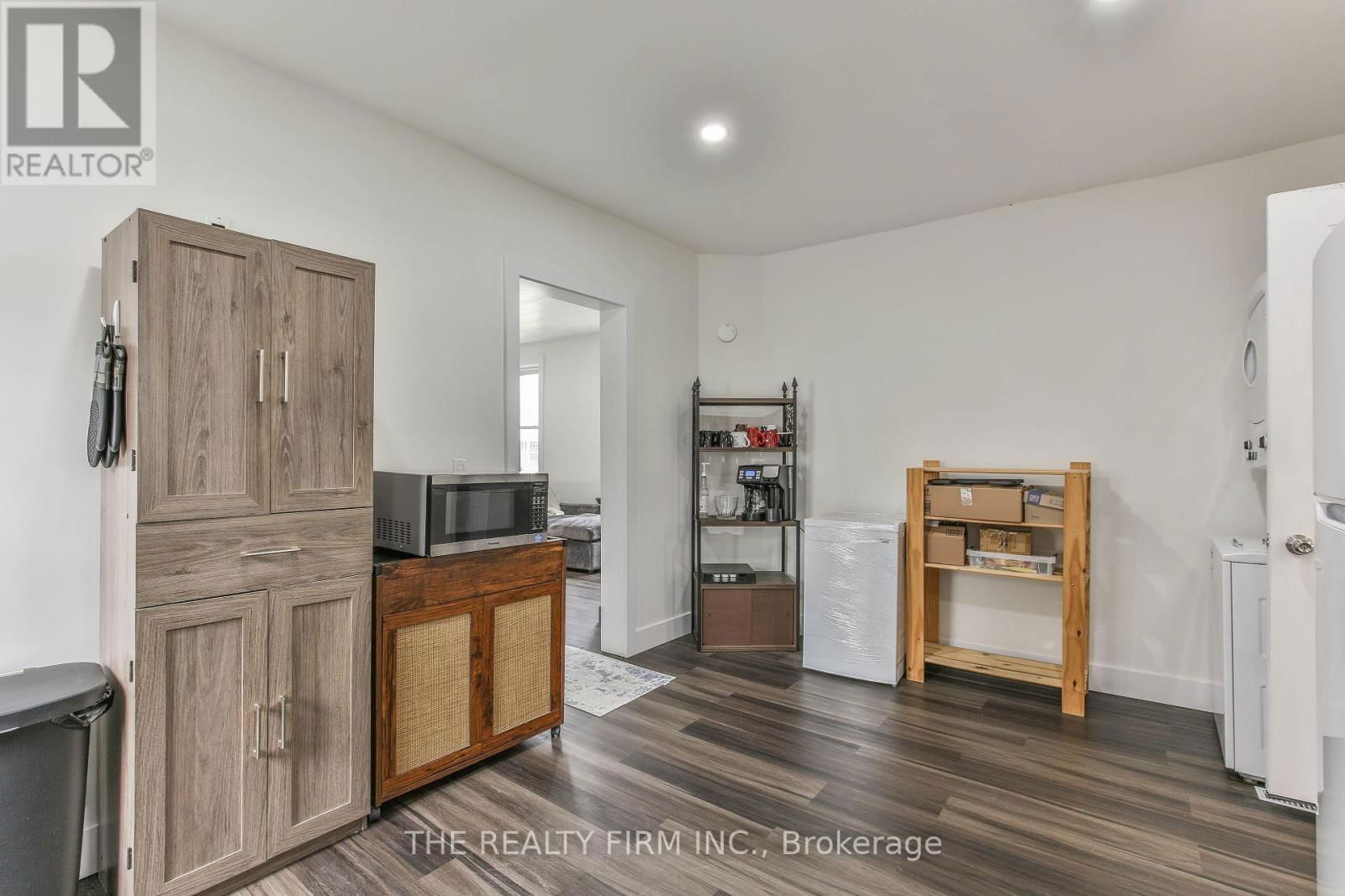 12 WELDON AVENUE Image 33