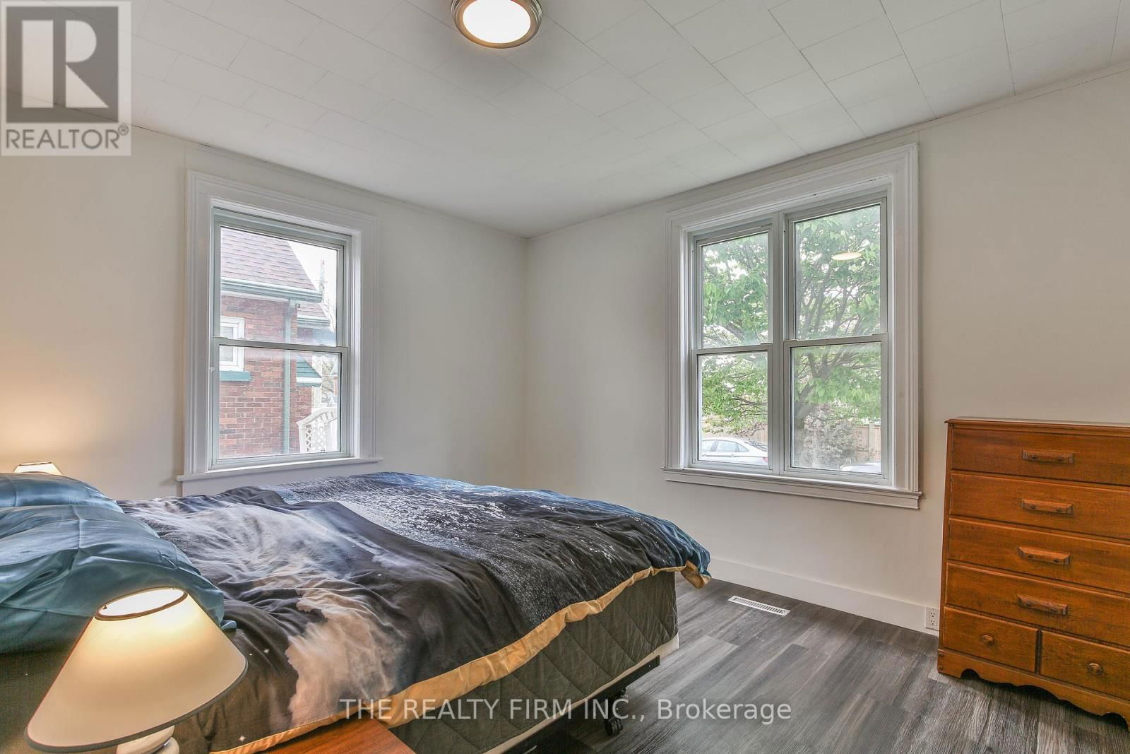 12 WELDON AVENUE Image 38