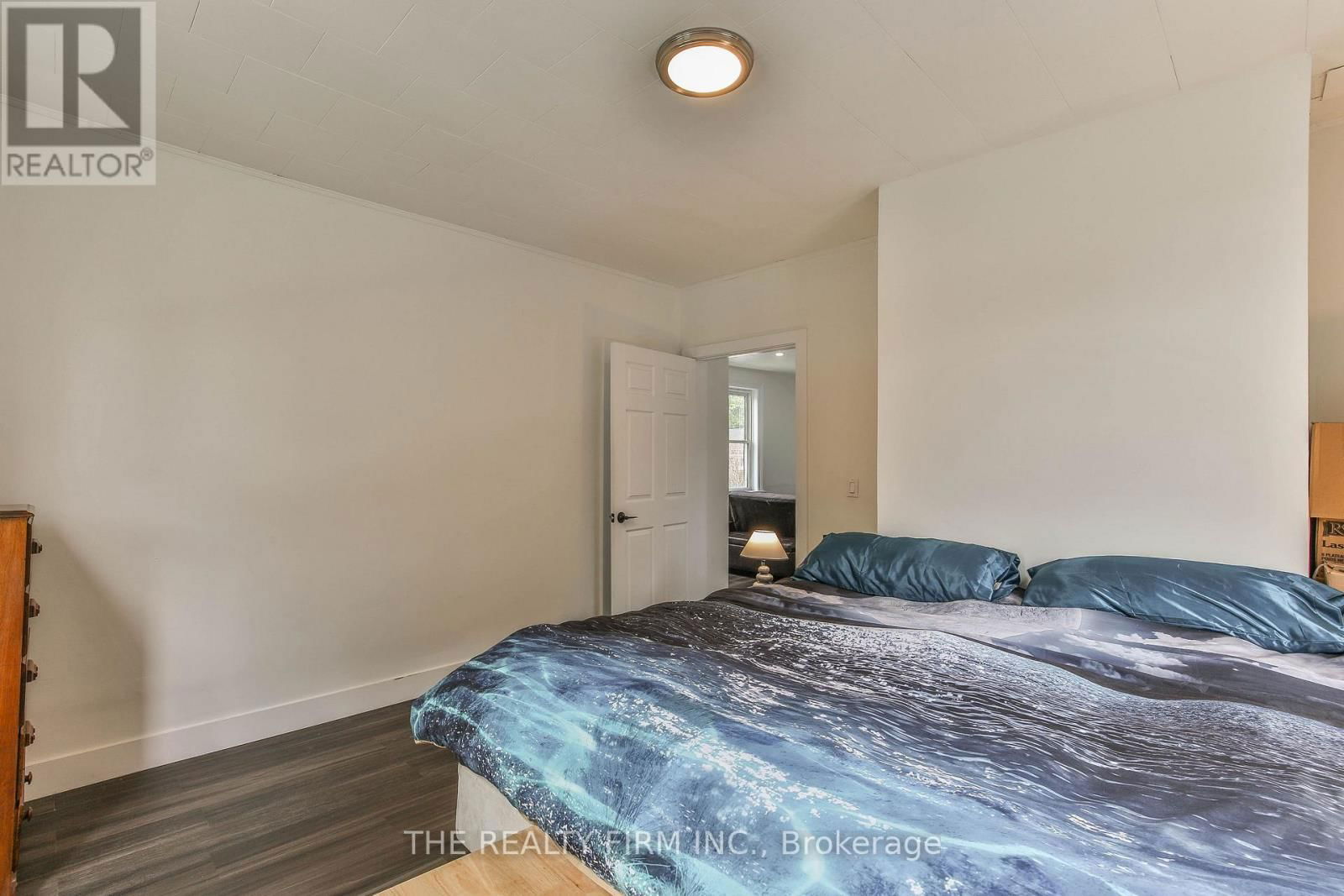 12 WELDON AVENUE Image 39