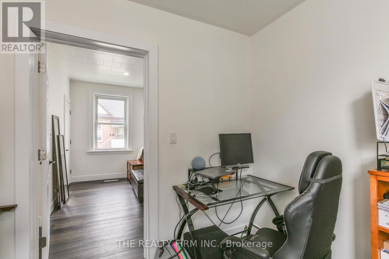 12 WELDON AVENUE Image 40