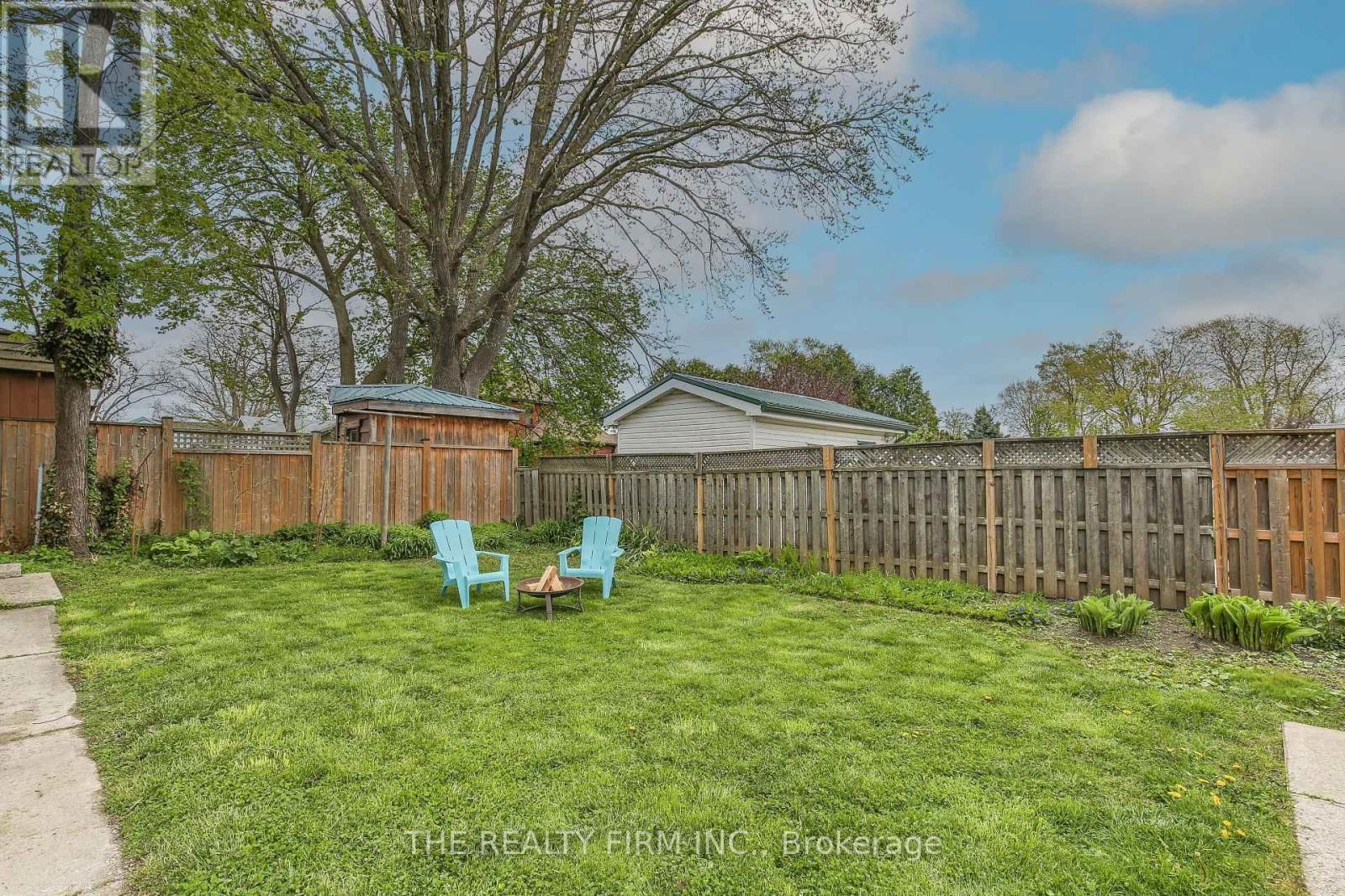 12 WELDON AVENUE Image 45