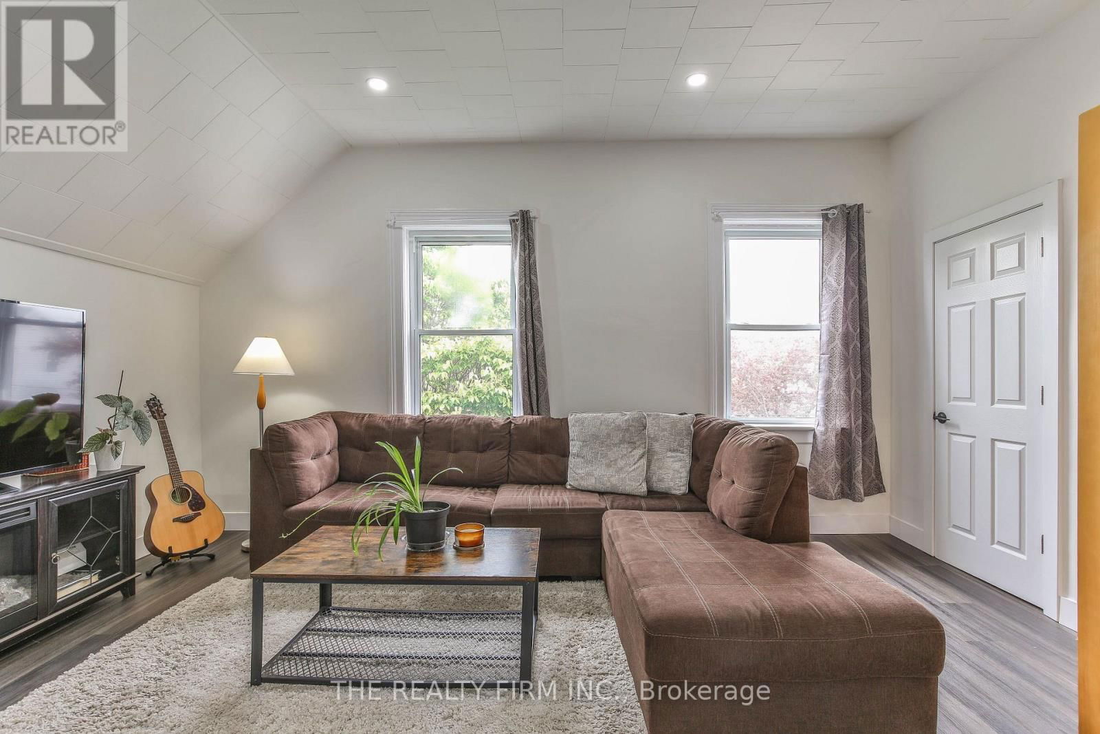 12 WELDON AVENUE Image 8