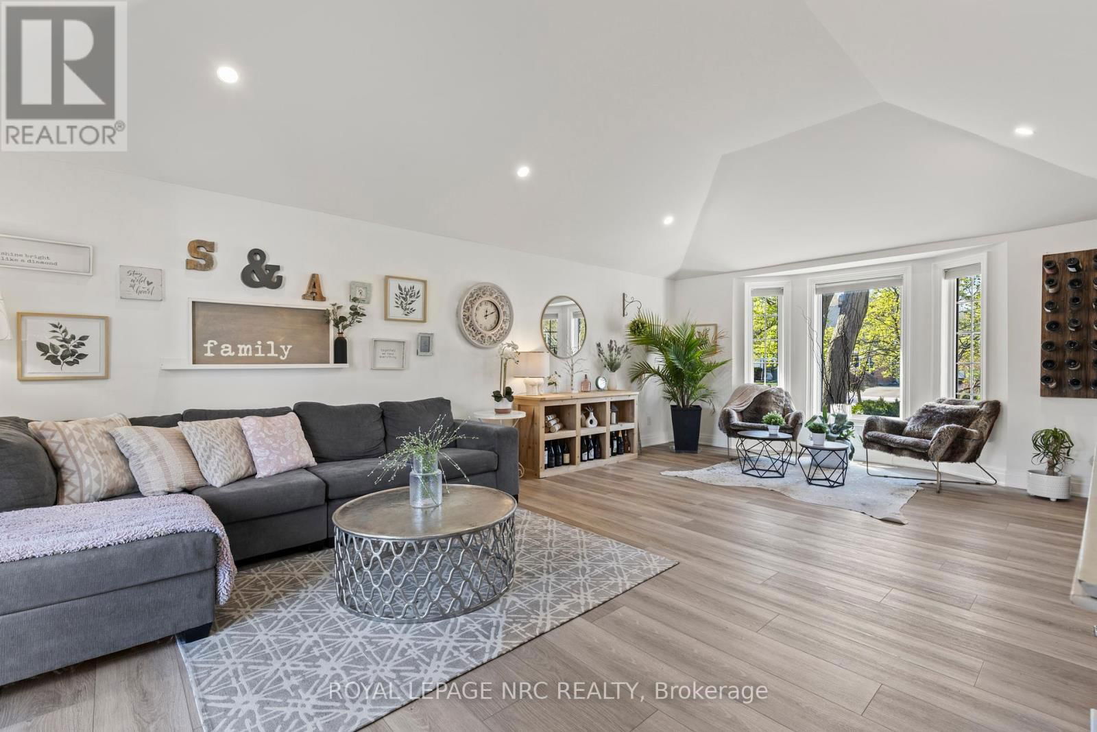 2905 BUTLER'S WALK Image 10