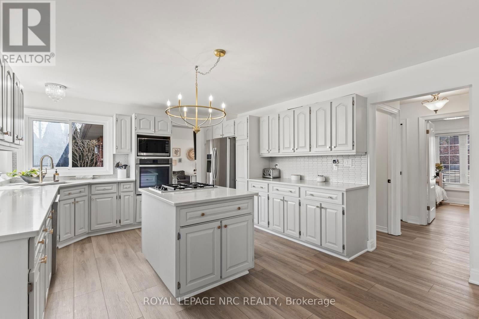 2905 BUTLER'S WALK Image 11