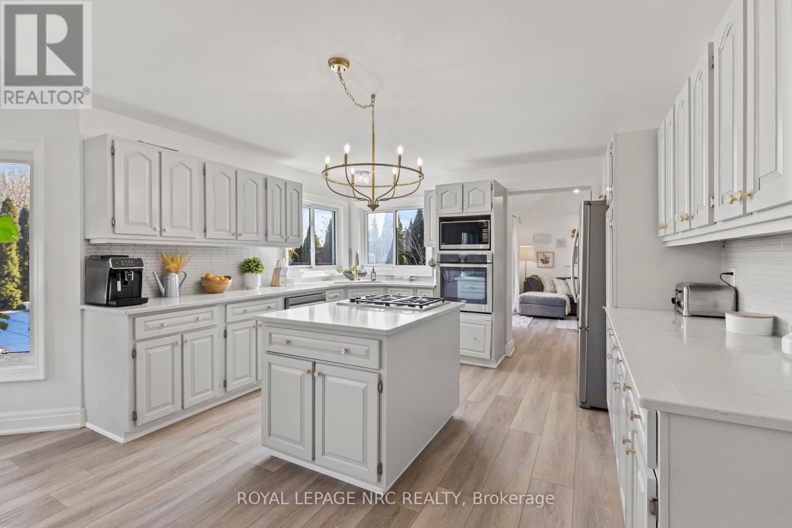 2905 BUTLER'S WALK Image 12