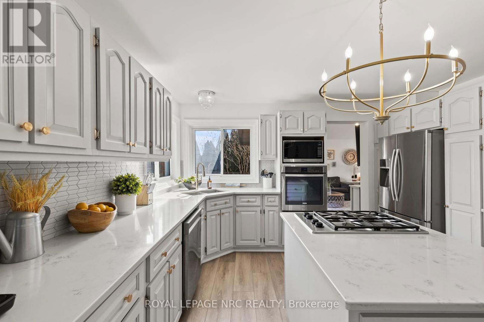 2905 BUTLER'S WALK Image 13
