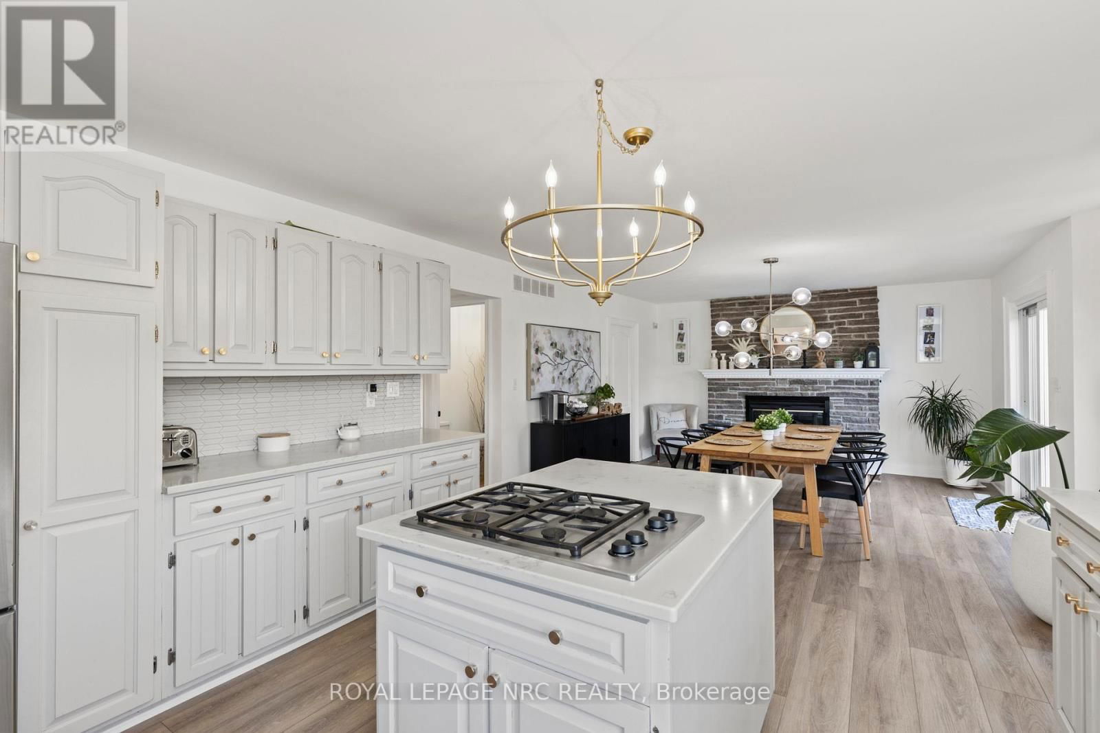 2905 BUTLER'S WALK Image 14