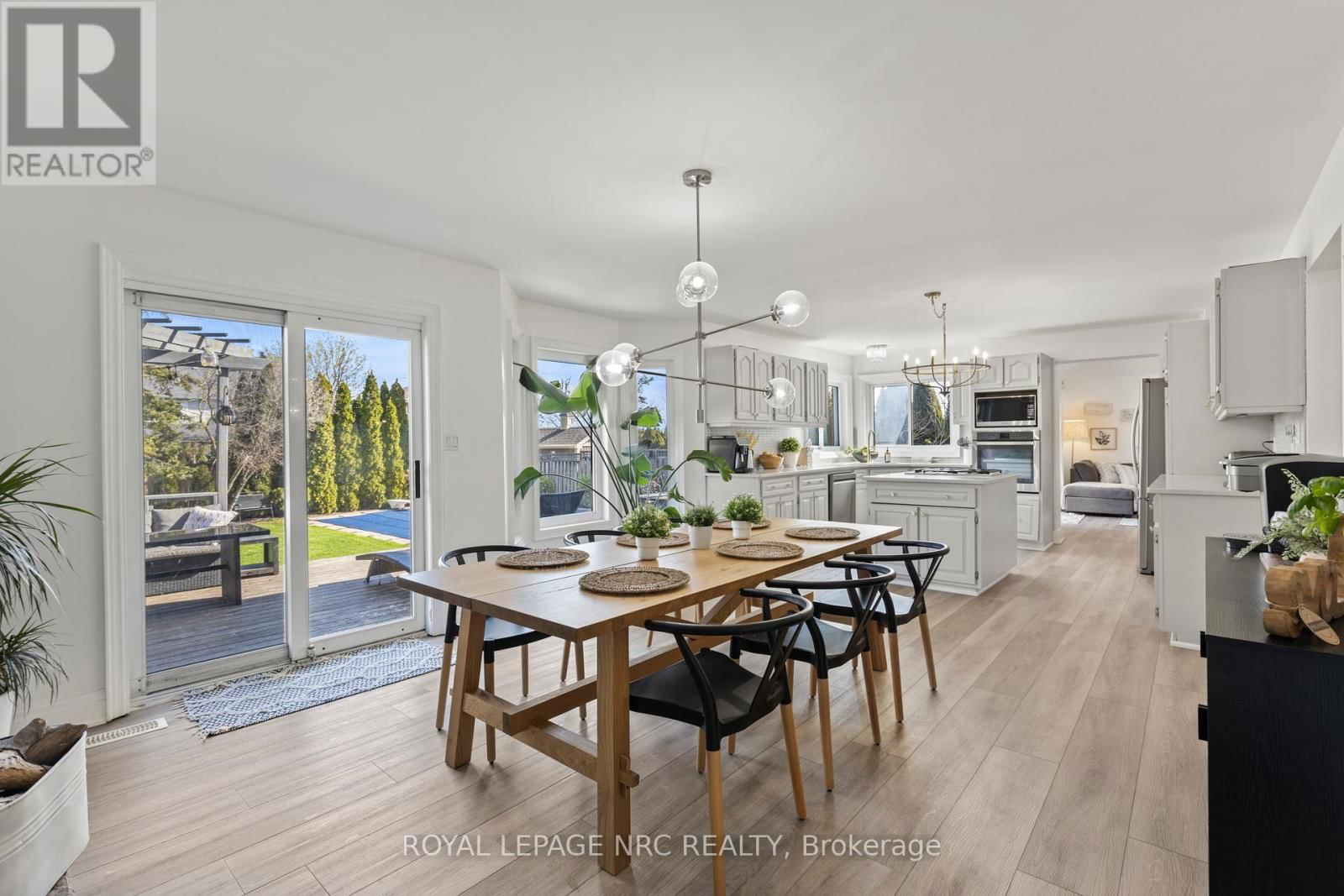 2905 BUTLER'S WALK Image 16