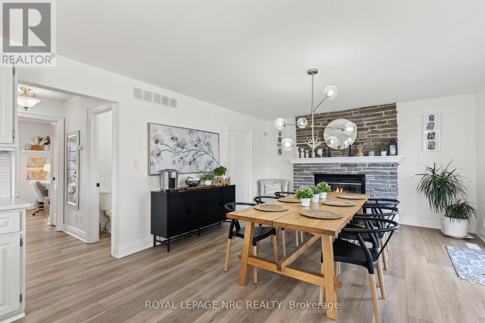 2905 BUTLER'S WALK Image 17