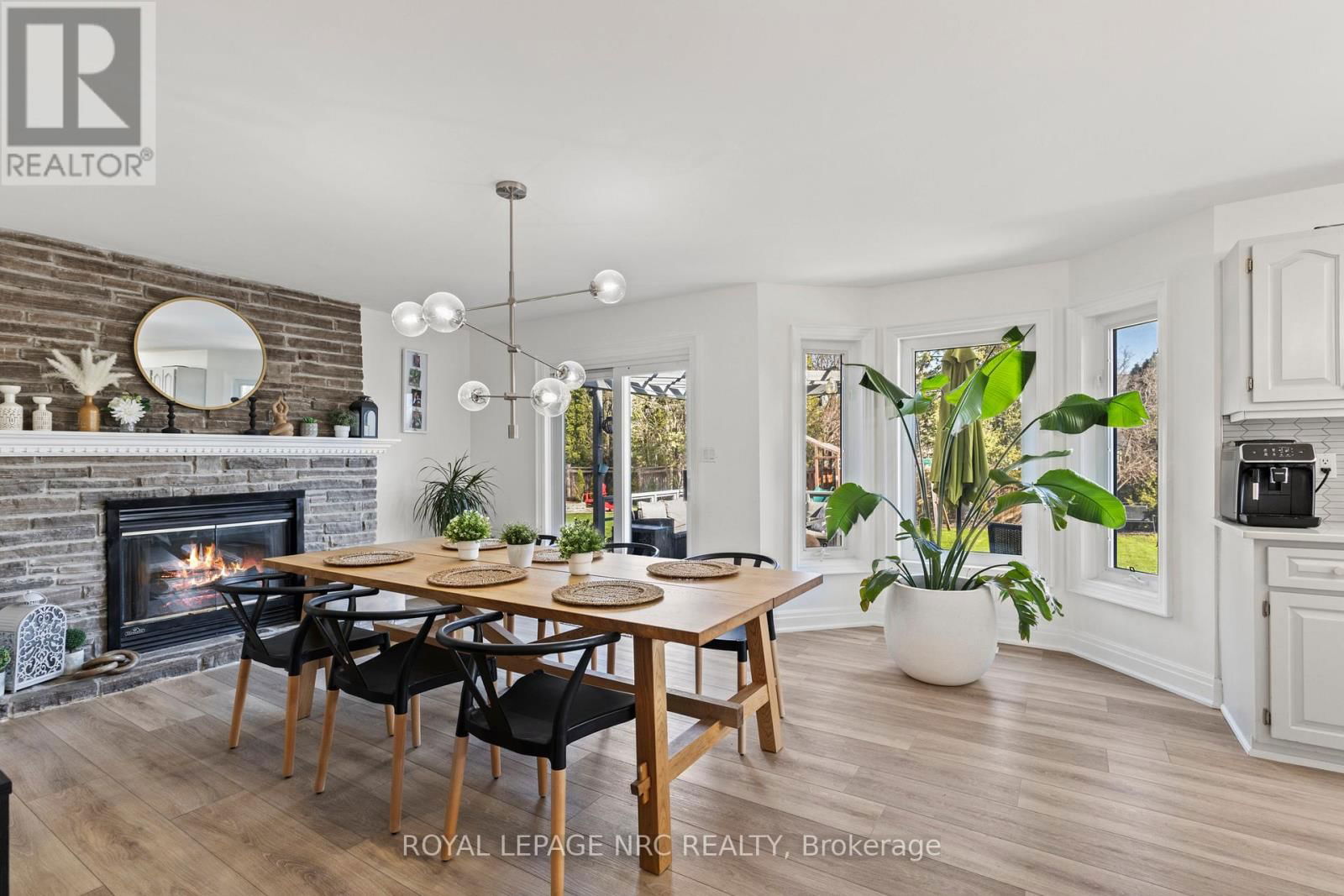 2905 BUTLER'S WALK Image 18