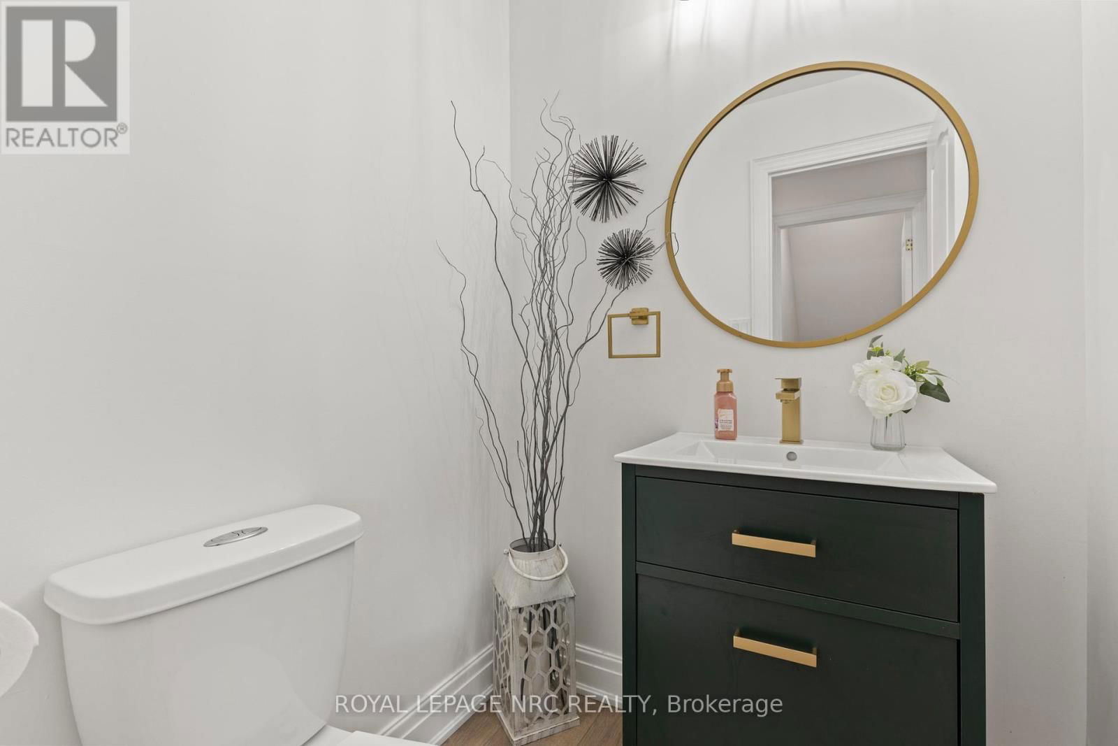 2905 BUTLER'S WALK Image 20