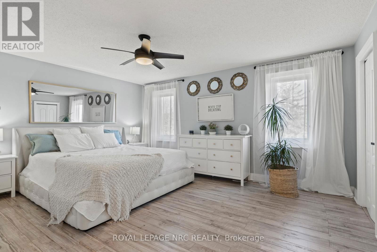2905 BUTLER'S WALK Image 25