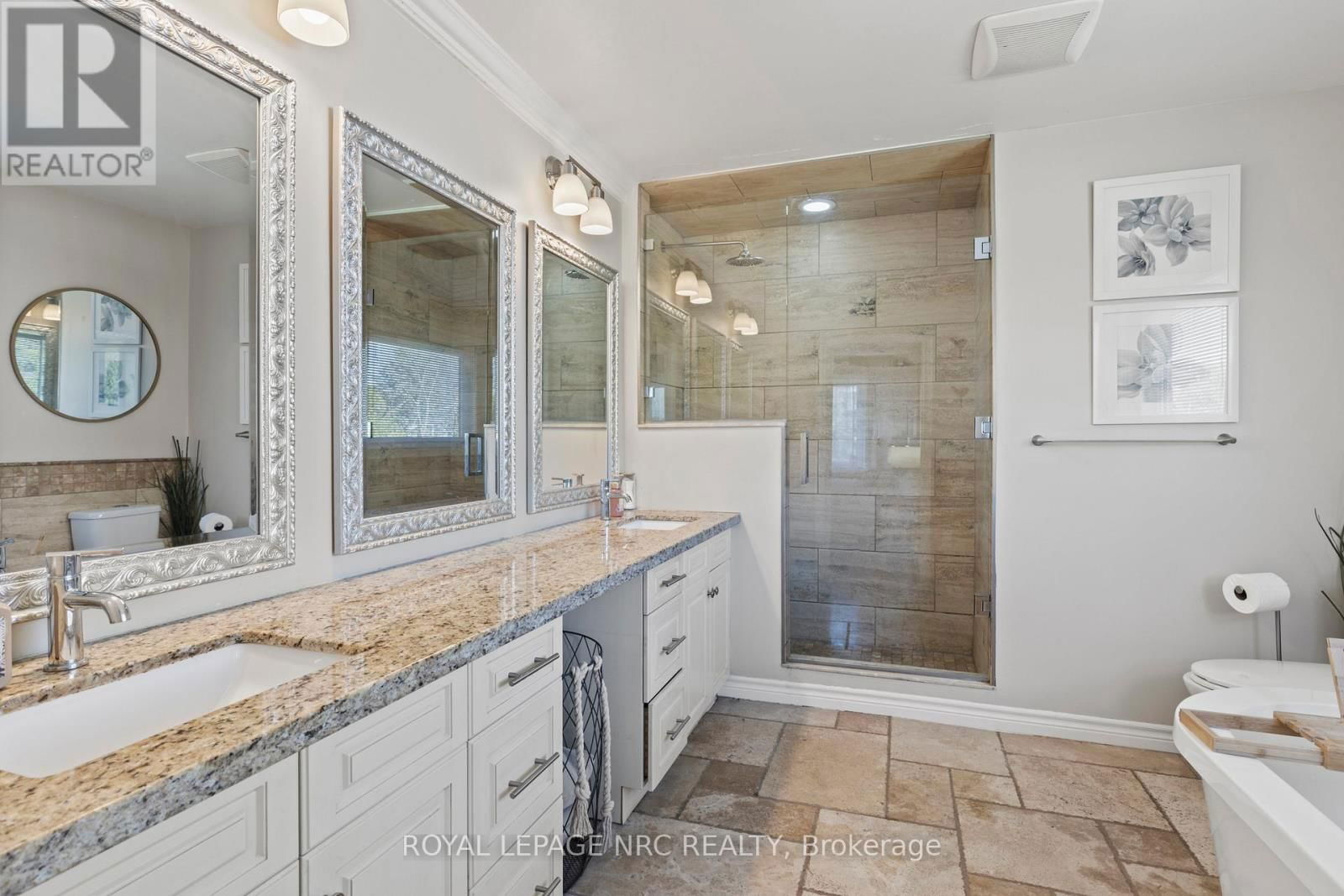 2905 BUTLER'S WALK Image 27