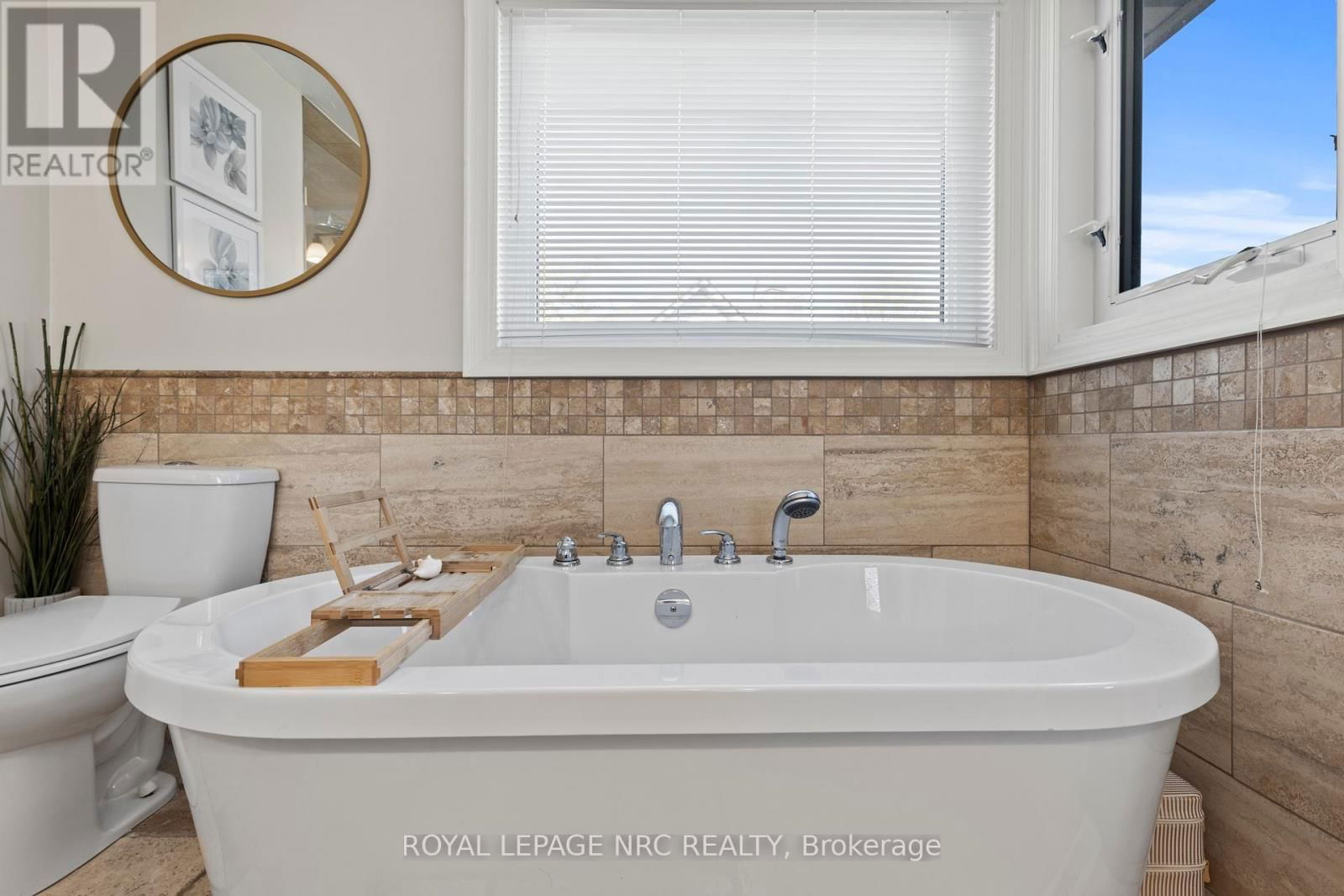 2905 BUTLER'S WALK Image 28