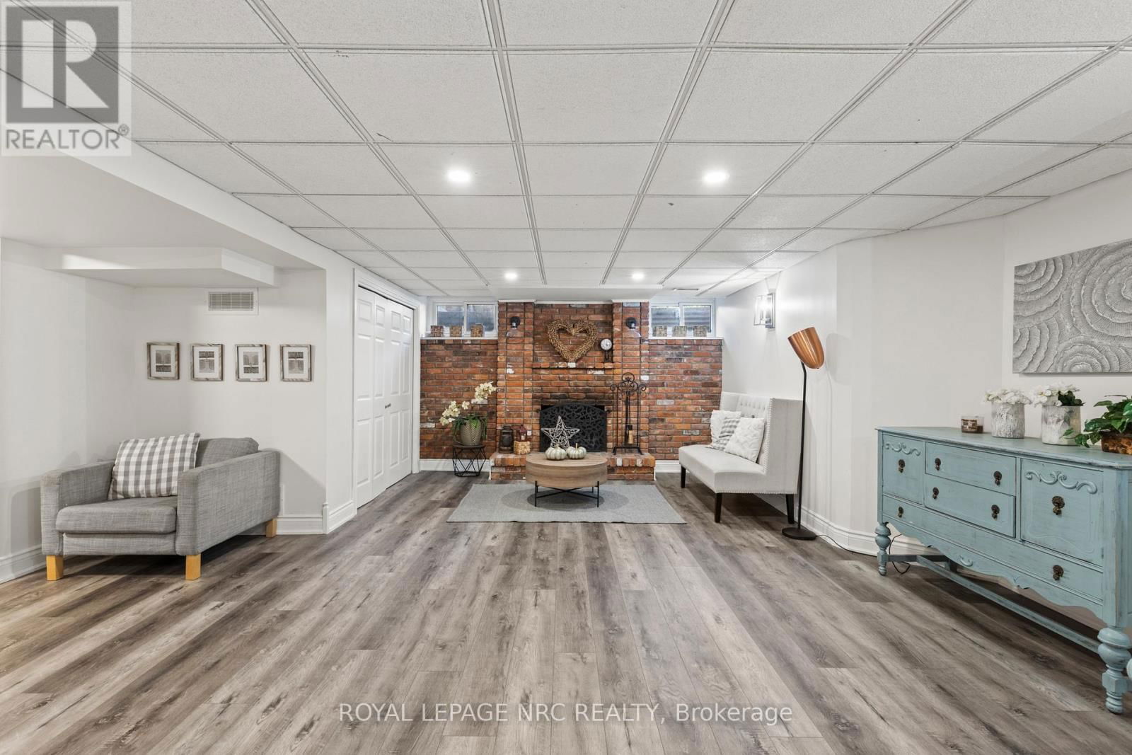 2905 BUTLER'S WALK Image 29