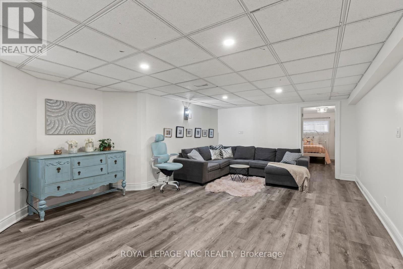 2905 BUTLER'S WALK Image 31