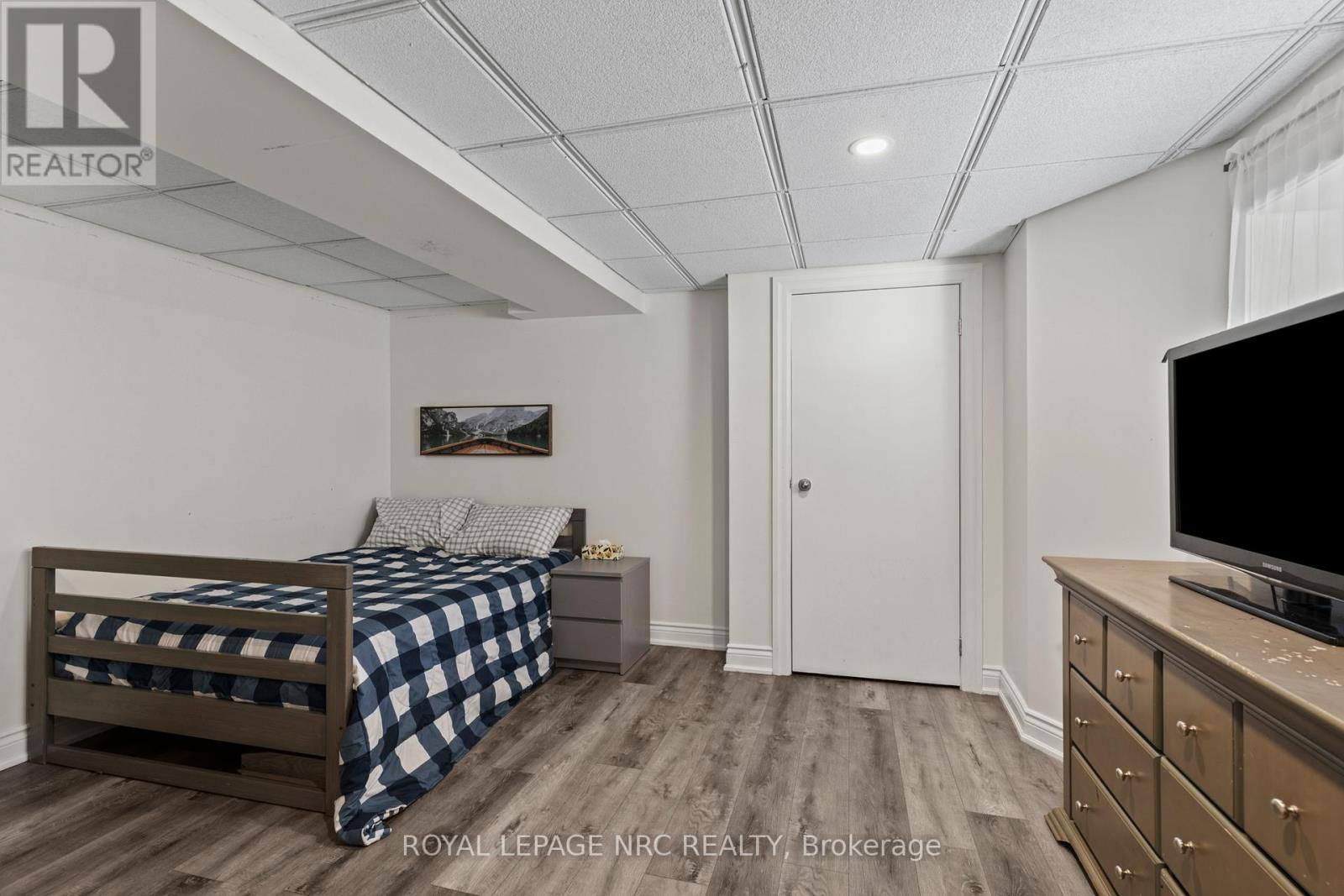 2905 BUTLER'S WALK Image 32