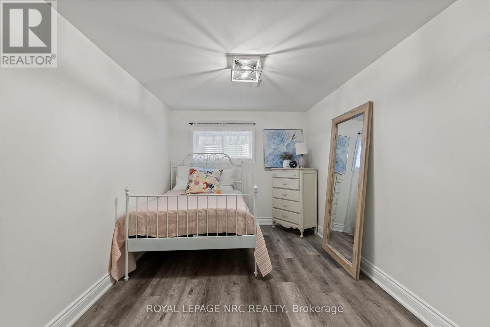 2905 BUTLER'S WALK Image 33