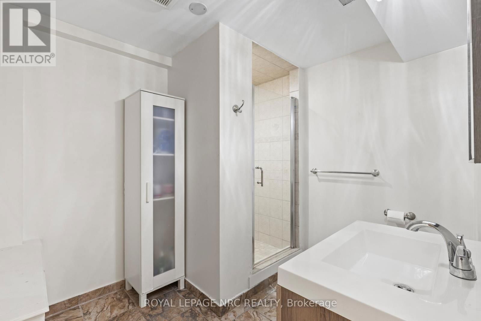 2905 BUTLER'S WALK Image 34