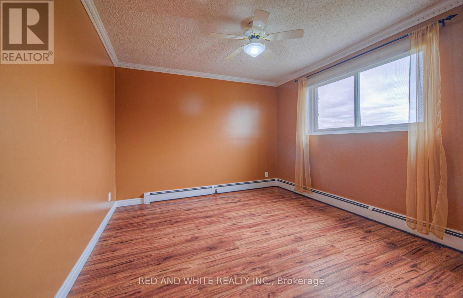 406 - 400 CHAMPLAIN BOULEVARD Image 12