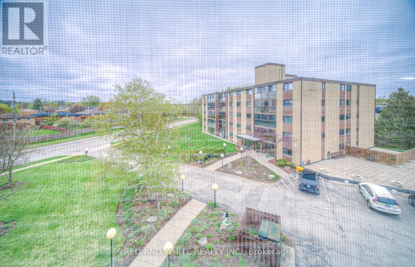 406 - 400 CHAMPLAIN BOULEVARD Image 32