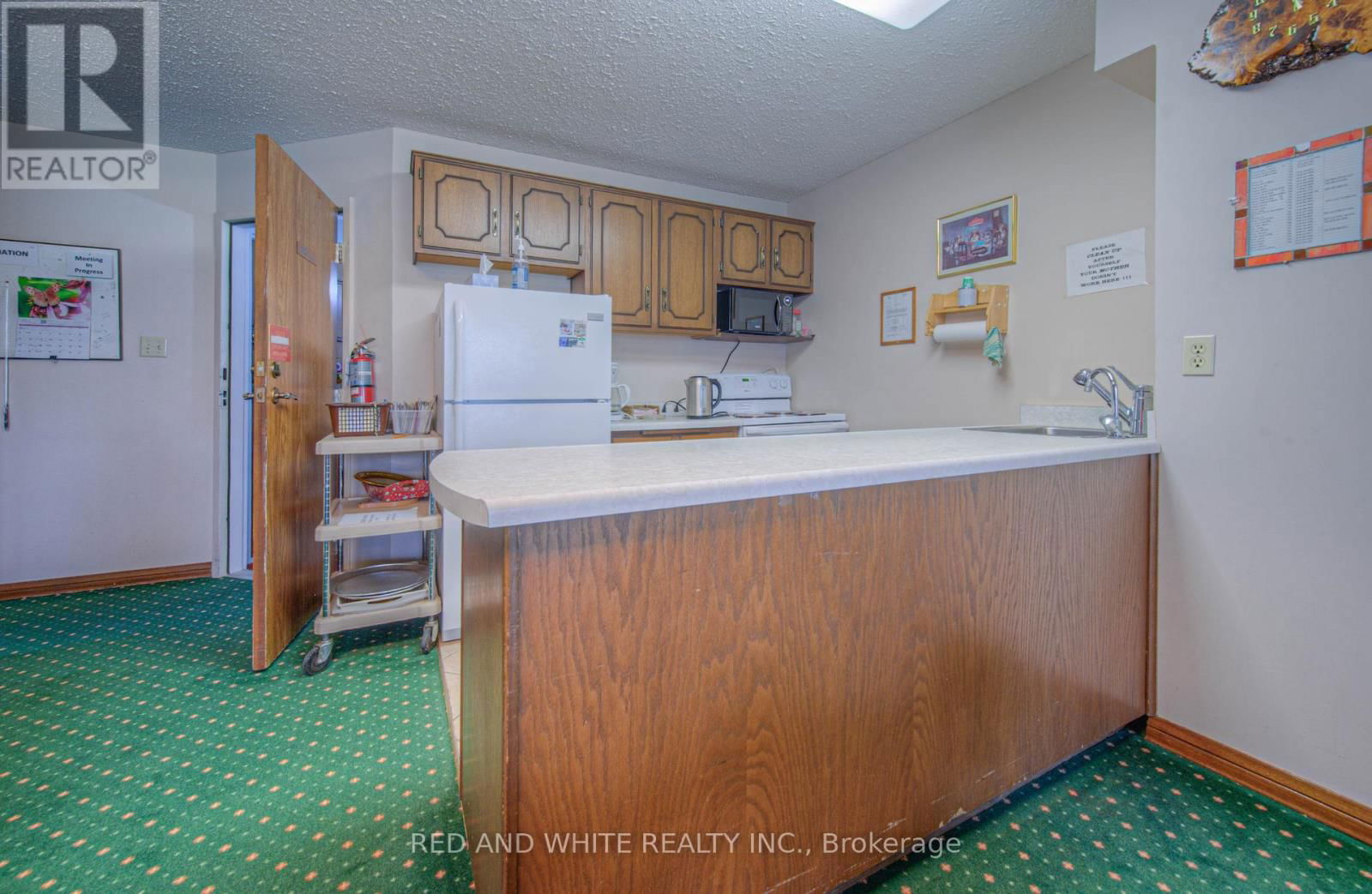 406 - 400 CHAMPLAIN BOULEVARD Image 33