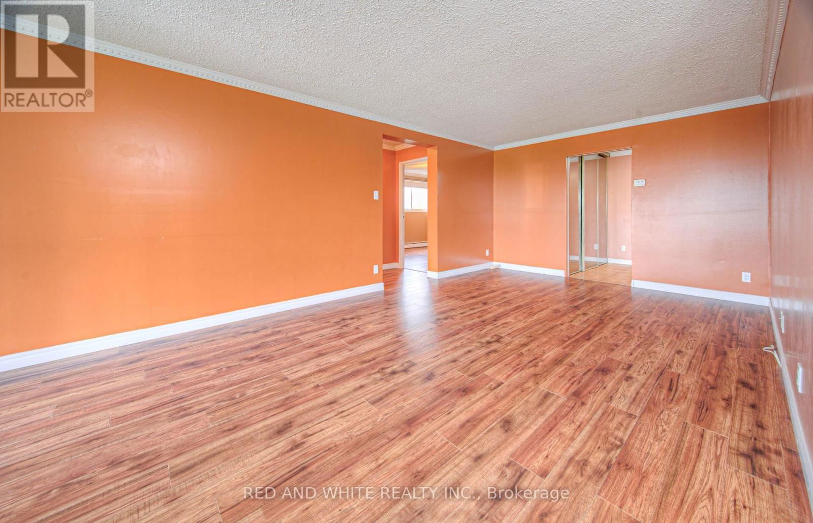 406 - 400 CHAMPLAIN BOULEVARD Image 7