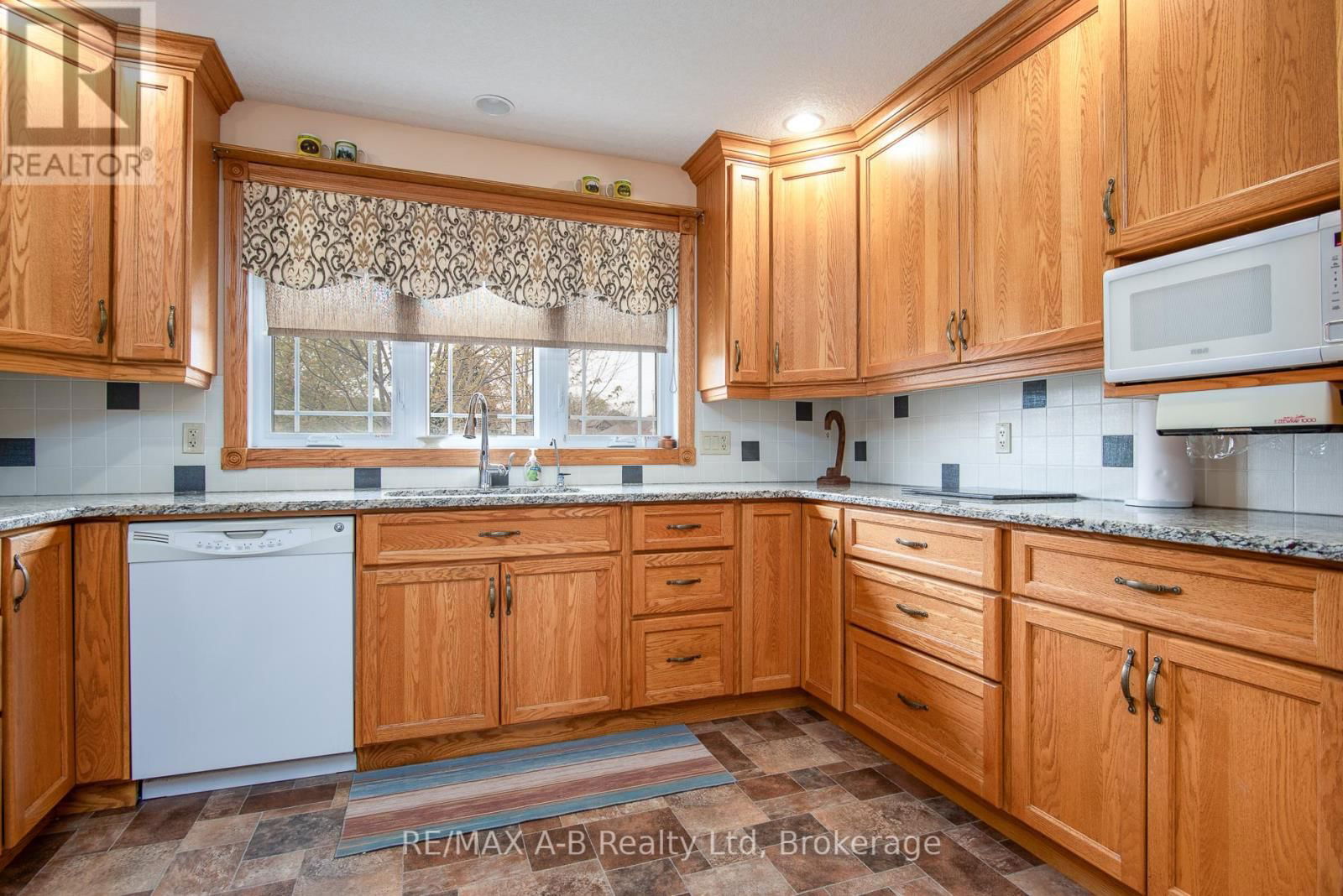 40 GERBER DRIVE Image 30