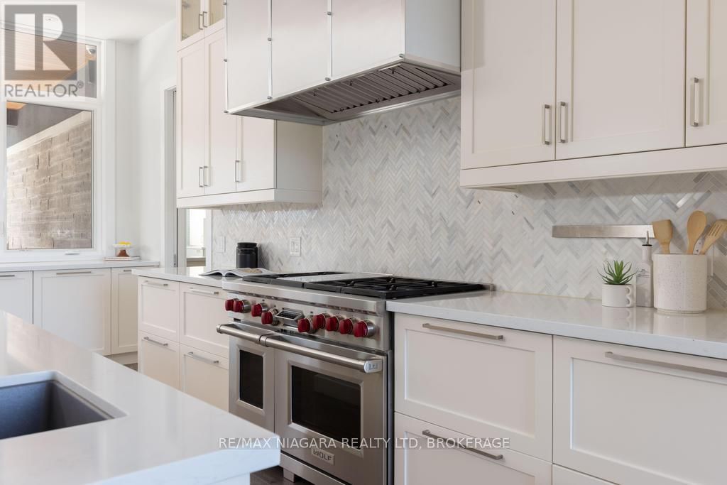 11 WOODBOURNE COURT Image 24