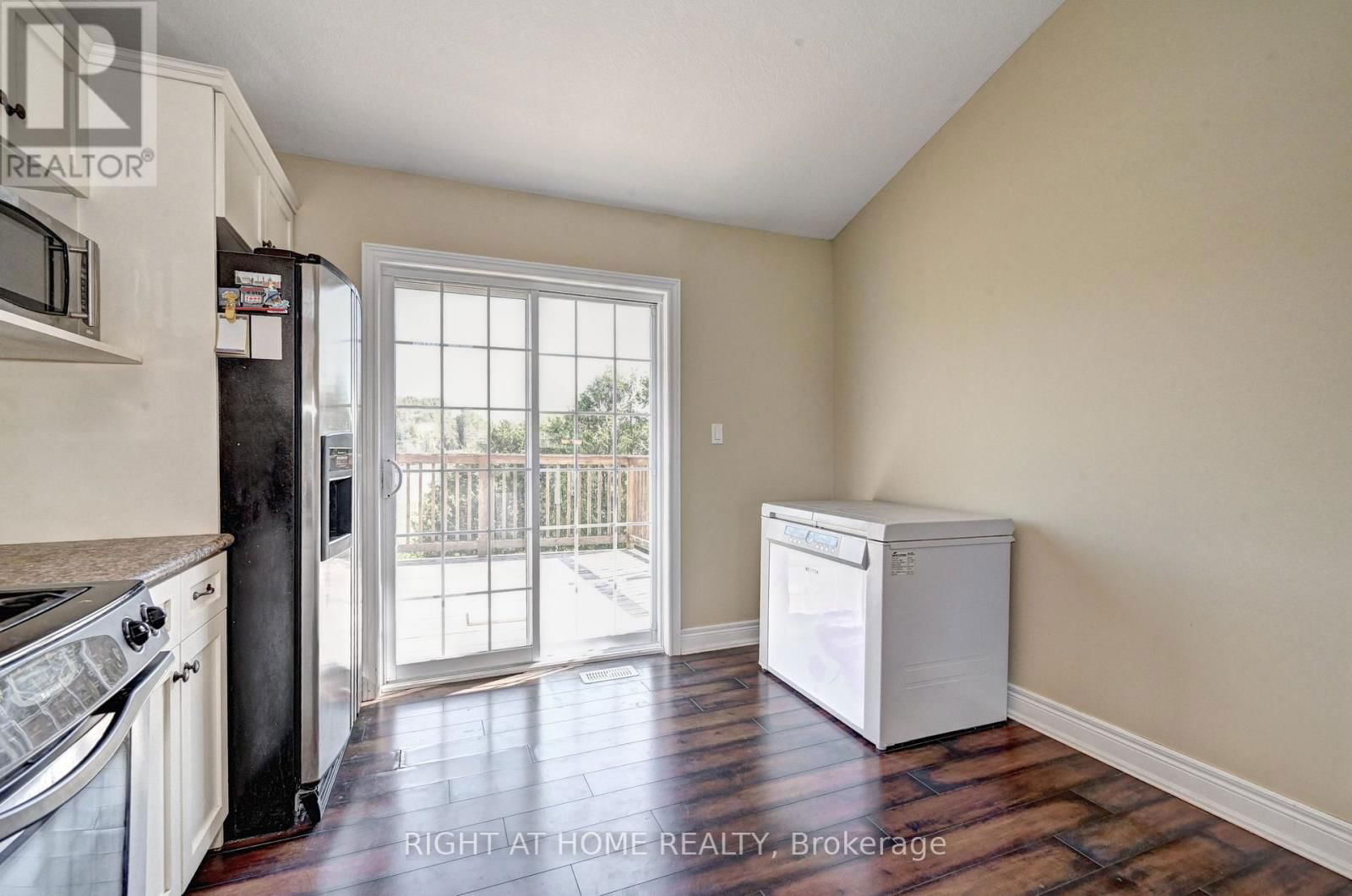 101 DOUGLAS STREET Image 22