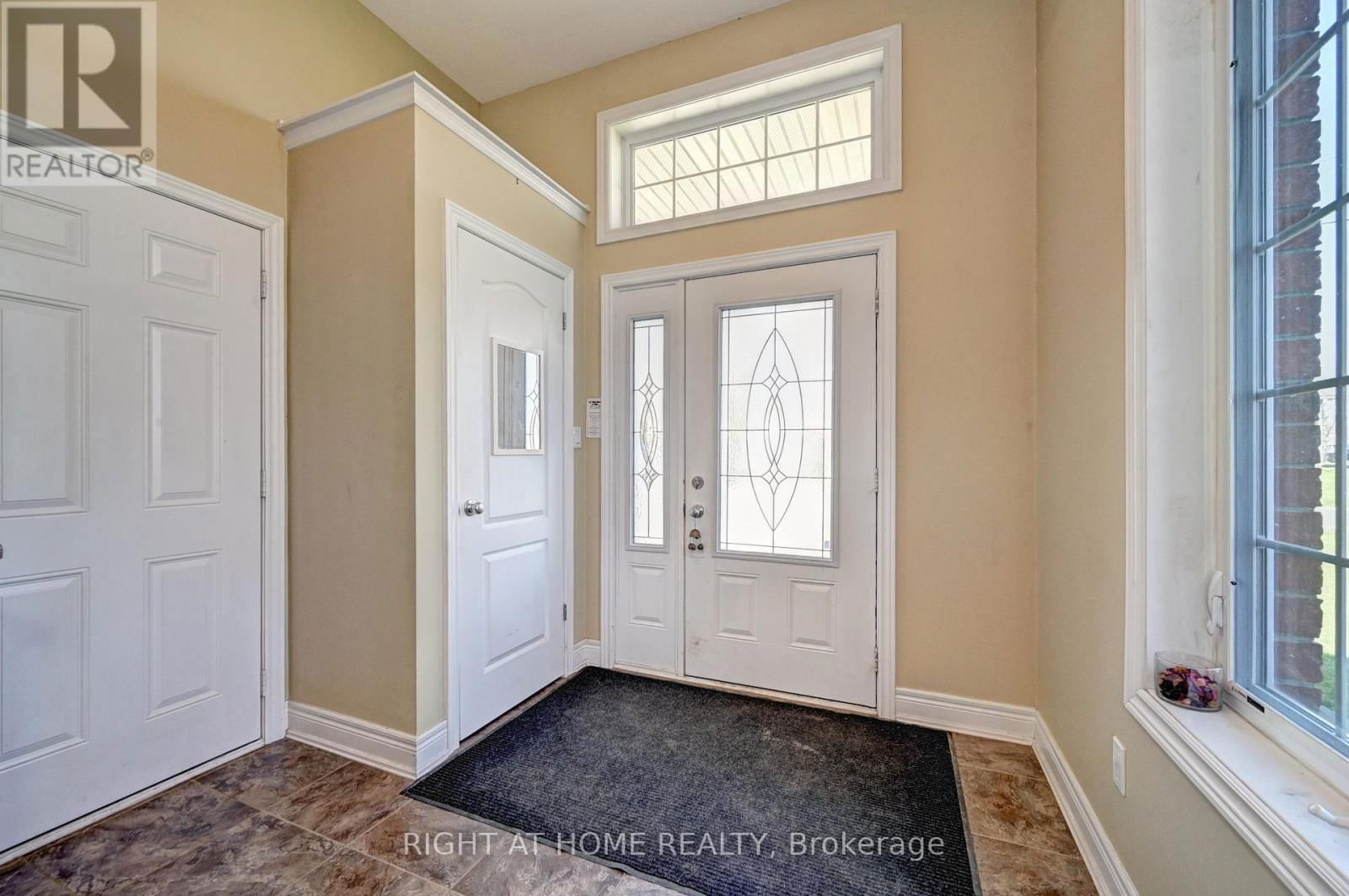 101 DOUGLAS STREET Image 9